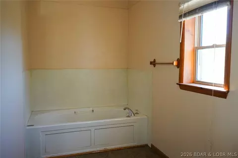 Bath - 4 Kings Bluff Dr, Eugene, MO 65032 photo 3 of 3