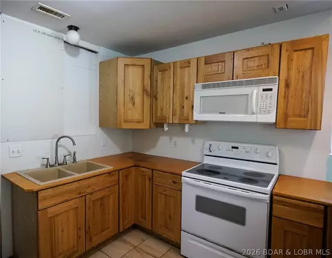 Kitchen - 4 Kings Bluff Dr, Eugene, MO 65032 photo 2 of 2