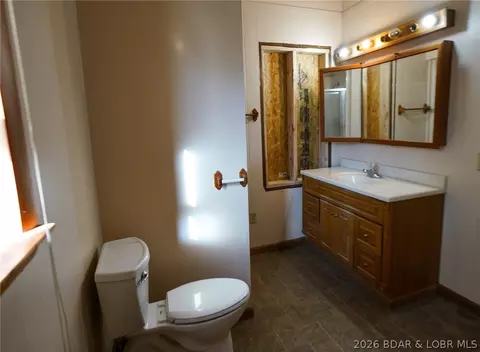 Bath - 4 Kings Bluff Dr, Eugene, MO 65032 photo 2 of 3