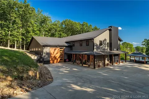 520 Blue Water Bay Dr, Sunrise Beach, MO 65079