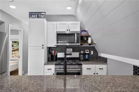 Kitchen - 4571 Jerry Lees Way, Stover, MO 65078 photo 2 of 4
