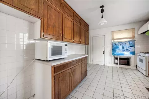 Kitchen - 332 Business Route 5, Camdenton, MO 65020 photo 4 of 4