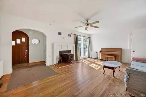 Living - 332 Business Route 5, Camdenton, MO 65020 photo 2 of 7