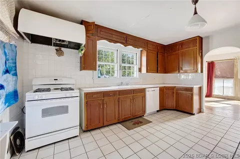 Kitchen - 332 Business Route 5, Camdenton, MO 65020 photo 3 of 4