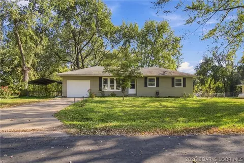2809 Meadow Wood Dr, Sedalia, MO 65301