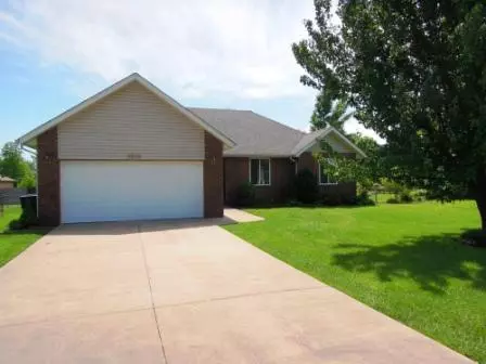 7010 W Lone Oak St, Springfield, MO 65803 photo 1