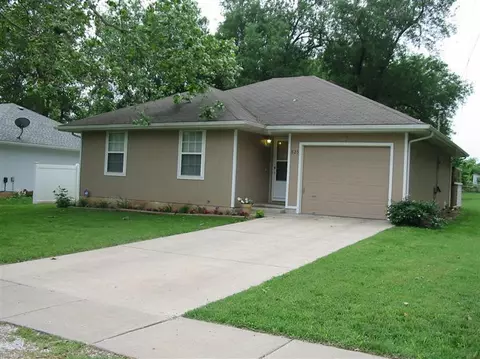 825 S Golden Ave, Springfield, MO 65802 photo 1
