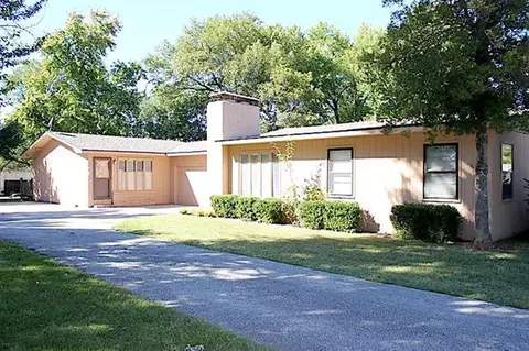 2703 S Stewart Ave, Springfield, MO 65804 photo 1
