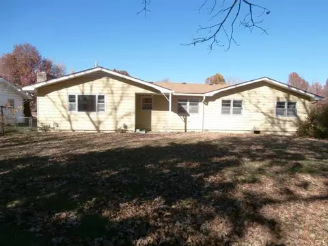 3242 E Linwood St, Springfield, MO 65804 photo 1