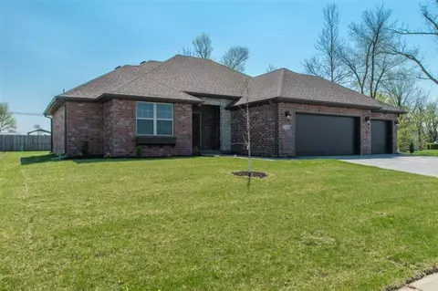 1456 S Ledgestone Ave, Springfield, MO 65807 photo 1
