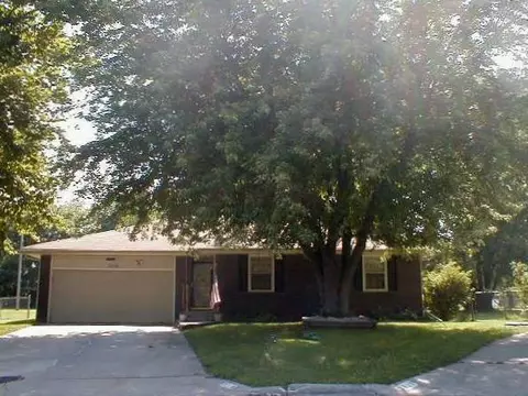 3018 W Hillcrest Cir, Springfield, MO 65807 photo 1