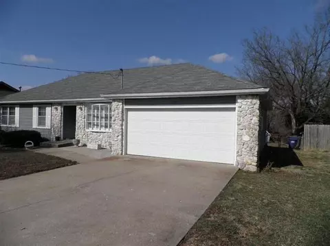 1939 E Greenview St, Springfield, MO 65803 photo 1