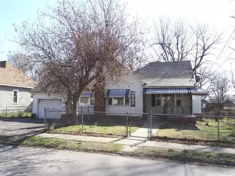 820 S Douglas Ave, Springfield, MO 65806 photo 1