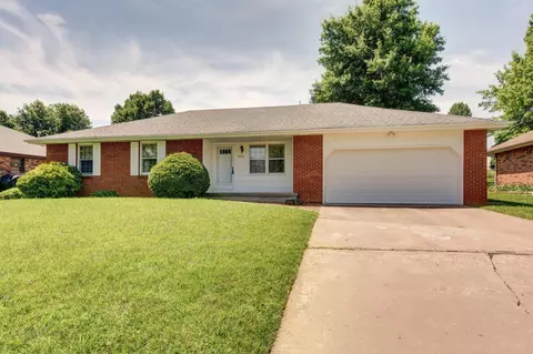 2038 E Ryan St, Springfield, MO 65803 photo 1