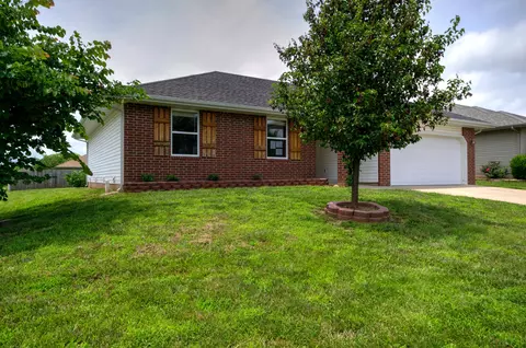 847 S Hazelnut Ave, Springfield, MO 65802 photo 1