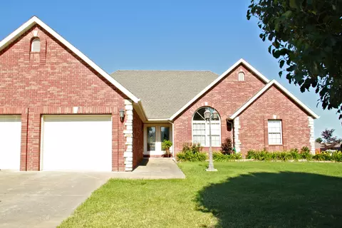 901 Lewis St, Marshfield, MO 65706 photo 1