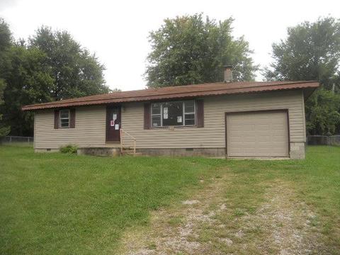 838 E 3rd St, Marshfield, MO 65706 photo 1