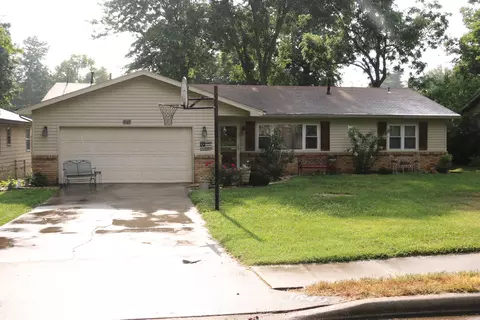 1649 S Sieger Dr, Springfield, MO 65804 photo 1