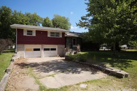 2335 E Thompson Pl, Springfield, MO 65804 photo 1