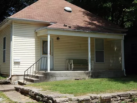 1047 W Madison St, Springfield, MO 65806 photo 1