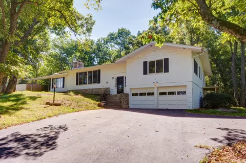 3174 E Redbud St, Springfield, MO 65804 photo 1