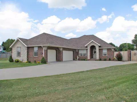 2388 S April Ave, Springfield, MO 65807 photo 1