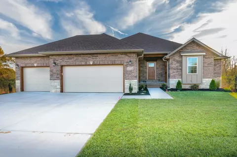 3794 W Stonehinge Dr, Springfield, MO 65802 photo 1