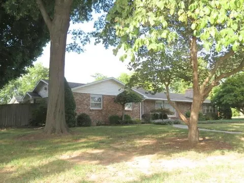 1011 E Linwood Dr, Springfield, MO 65807 photo 1