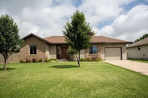 209 E Mcvay St, Marshfield, MO 65706 photo 1