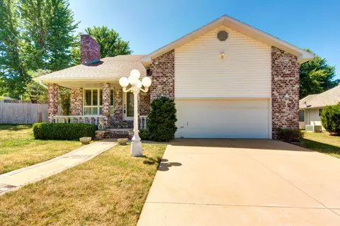 1388 E Burntwood St, Springfield, MO 65803 photo 1