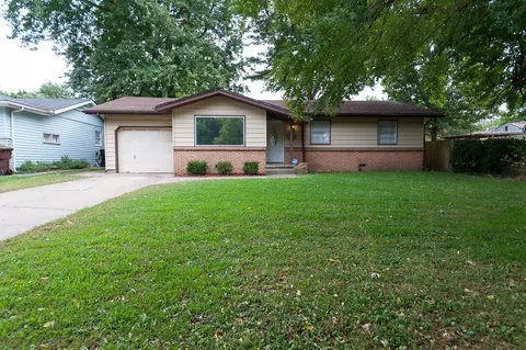 1424 E Broadmoor St, Springfield, MO 65804 photo 1