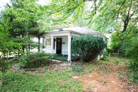 440 W Loren St, Springfield, MO 65807 photo 1