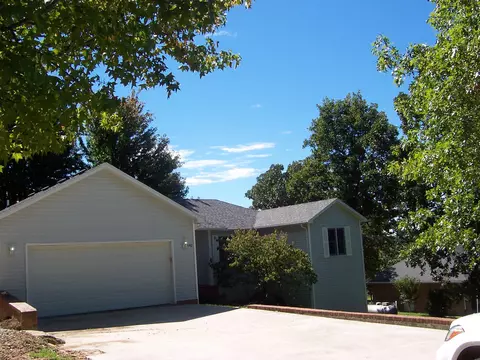 440 Forest Dr, Marshfield, MO 65706 photo 1