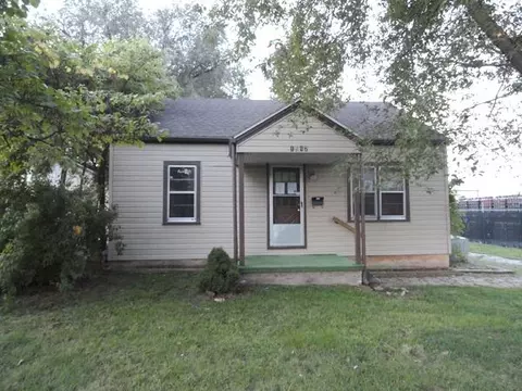1942 E Commercial St, Springfield, MO 65803 photo 1