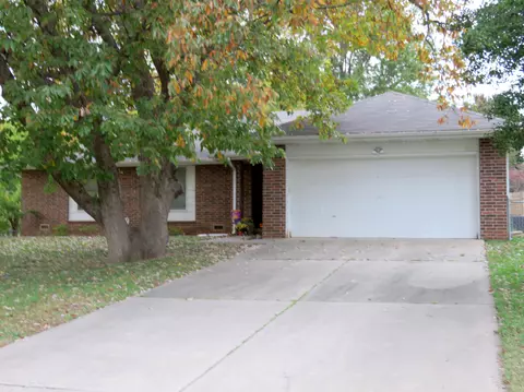 3319 E Seneca St, Springfield, MO 65804 photo 1