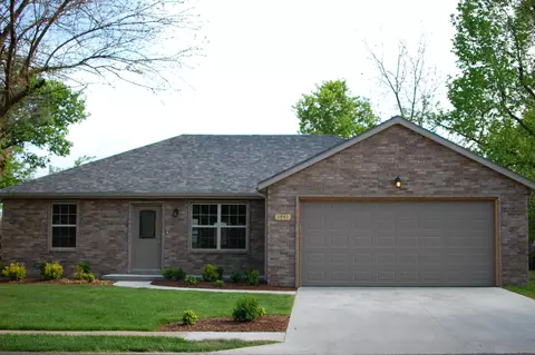 1951 S Scenic Ave, Springfield, MO 65807 photo 1