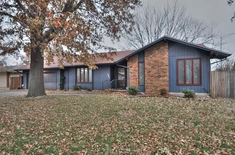 2950 S Marlan Ave, Springfield, MO 65804 photo 1