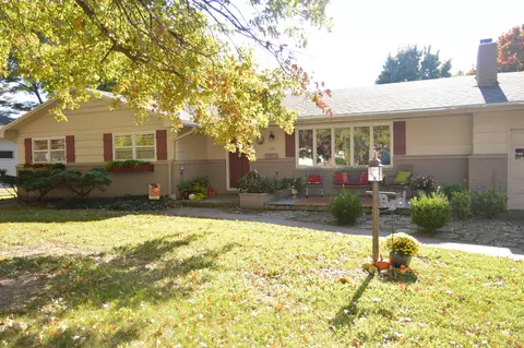 2638 E Crestview St, Springfield, MO 65804 photo 1