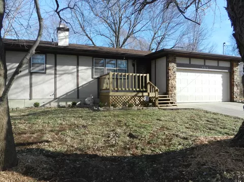 3246 N Stewart Ave, Springfield, MO 65803 photo 1