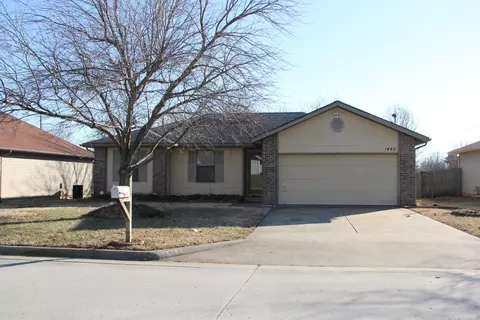 1442 W Whiteside St, Springfield, MO 65807 photo 1