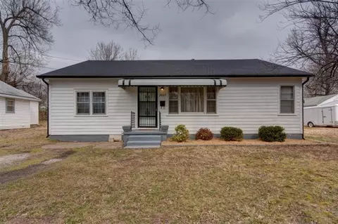2027 W Elm St, Springfield, MO 65806 photo 1