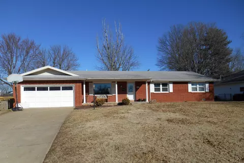 2803 E Imperial Cir, Springfield, MO 65804 photo 1