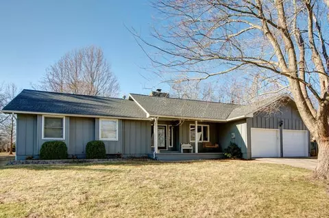 2010 E Adolphus Ct, Springfield, MO 65804 photo 1