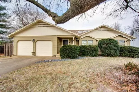 2413 E Bennett St, Springfield, MO 65804 photo 1