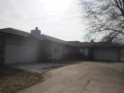 1014 W Edgewood St, Springfield, MO 65807 photo 1