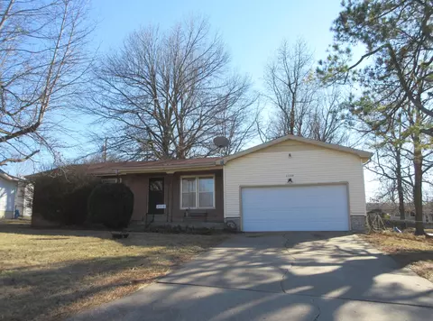 2558 W Katella Ln, Springfield, MO 65807 photo 1