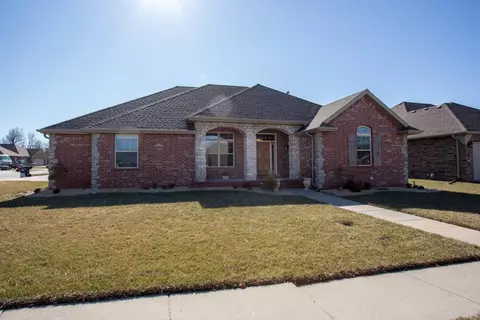 3232 W Cardinal St, Springfield, MO 65810 photo 1