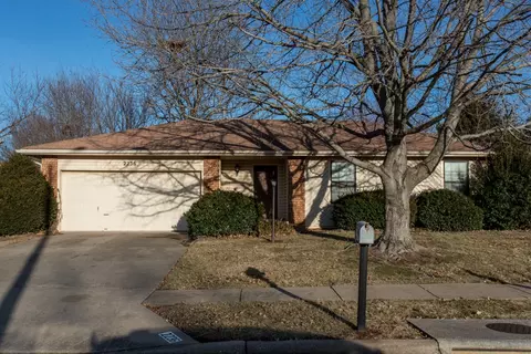 2236 S Nettleton Ave, Springfield, MO 65807 photo 1