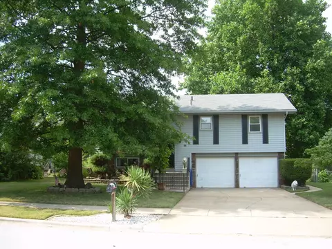 915 E Rosebrier St, Springfield, MO 65807 photo 1