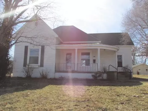446 E Washington St, Marshfield, MO 65706 photo 1